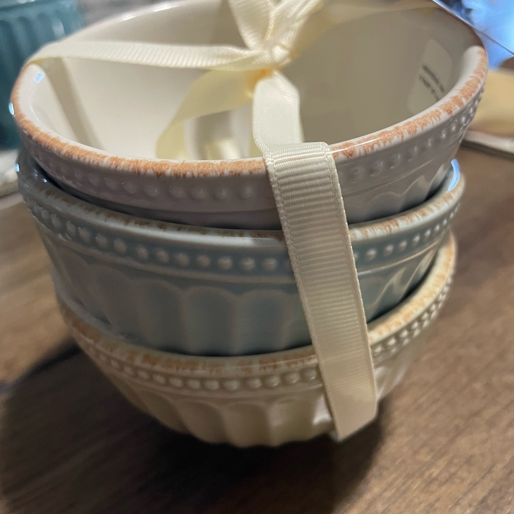 French Perle Groove White set of 3 mini bowl set - Picture 2 of 3